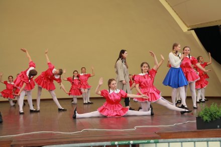 Uczestnicy pokazów tanecznych